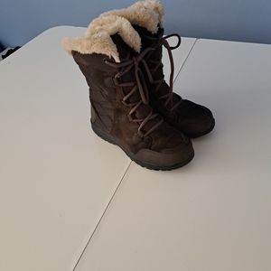 Womens Columbia size 7.5 brown suede boots